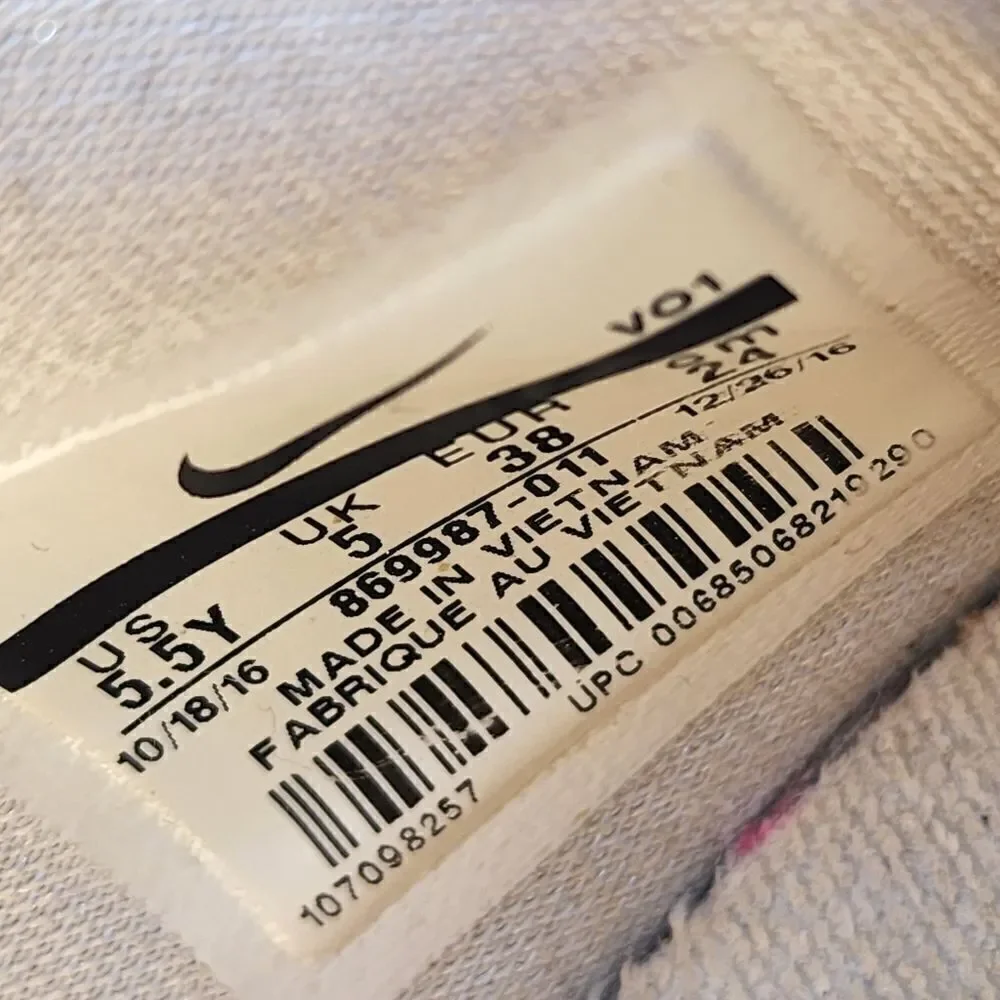 NIKE KOBE A.D Gs - Kids Sneakers - SIZE 5.5Y